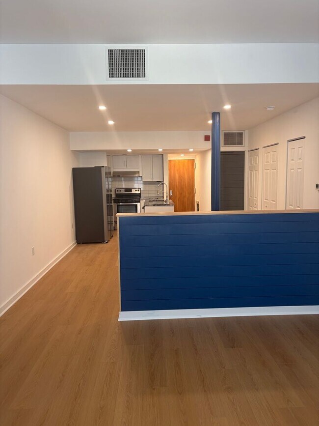 Building Photo - Welcome to Urban Elegance in the Heart of Historic Old City, Philadelphia.