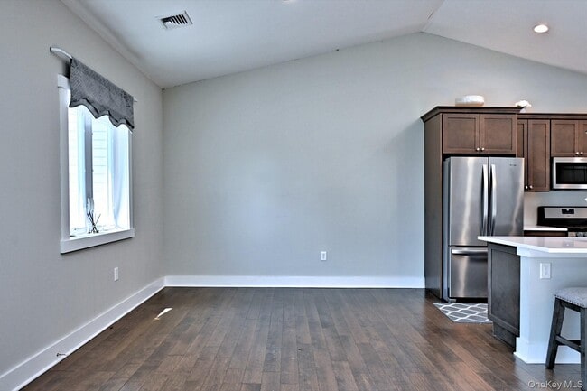 Building Photo - 44 Fox Hill Dr