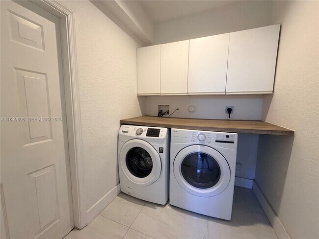 Building Photo - 1570 Elm Grove Rd