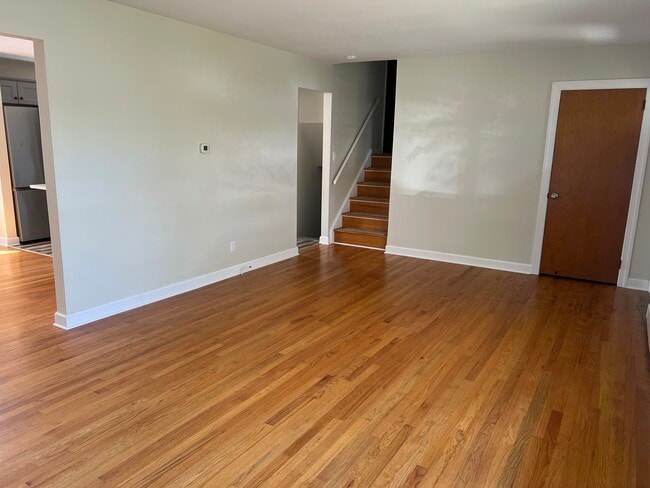 Building Photo - 1533 Lois Ln