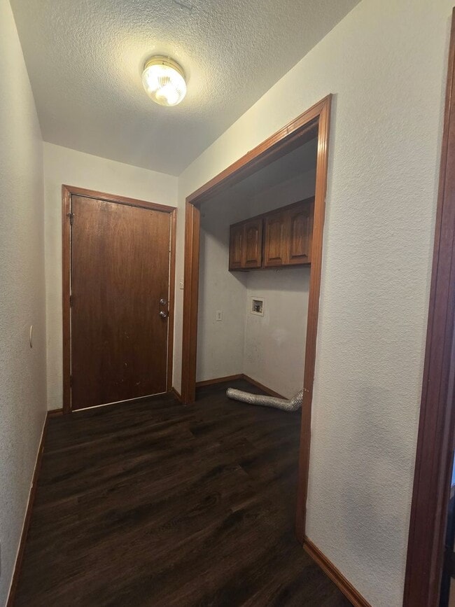 Building Photo - 4 Bed 2 Bath at Shawnee