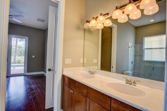 Building Photo - 6669 Cobia Cir