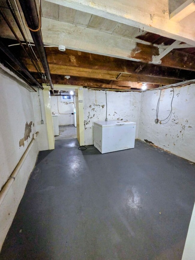 Building Photo - 1005 Seneca St