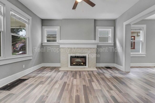 Building Photo - 4511 Newport Ave