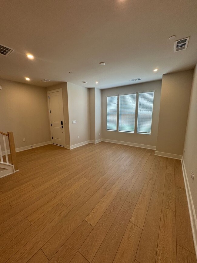 Building Photo - Stylish West Nashville 3 bed 2.5 bath - Pet Friendly