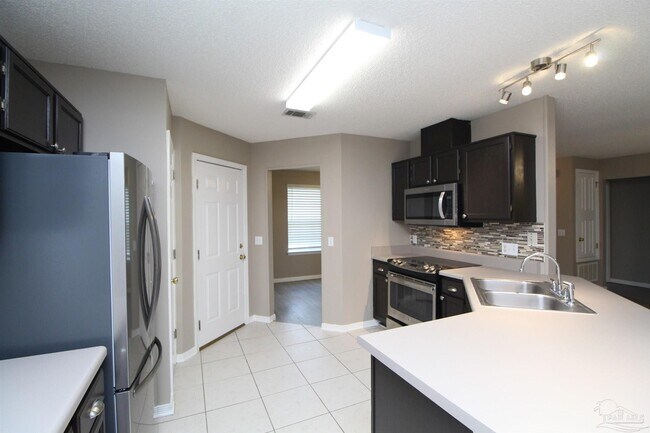 Building Photo - 6923 Cedar Ridge Cir