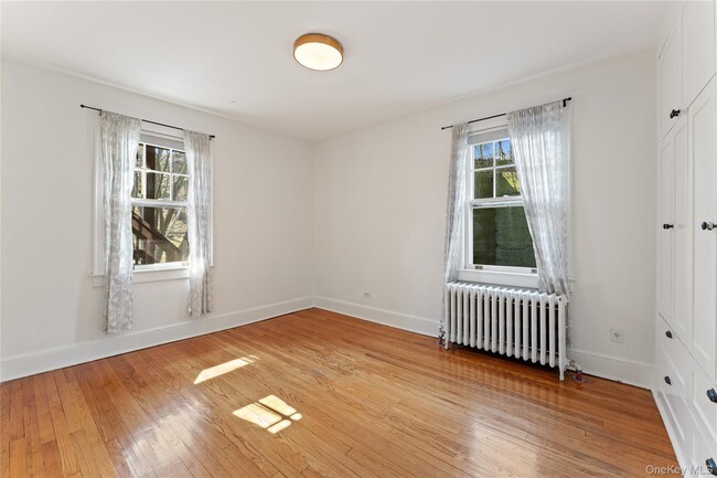 Building Photo - 92 Pocantico St