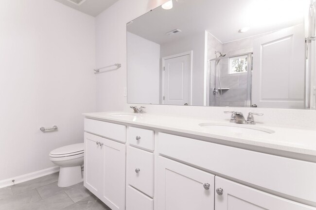 Building Photo - $300 Off First Month Rent!!! Charming 5 Bedroom Home Located In Raleigh NC!!!