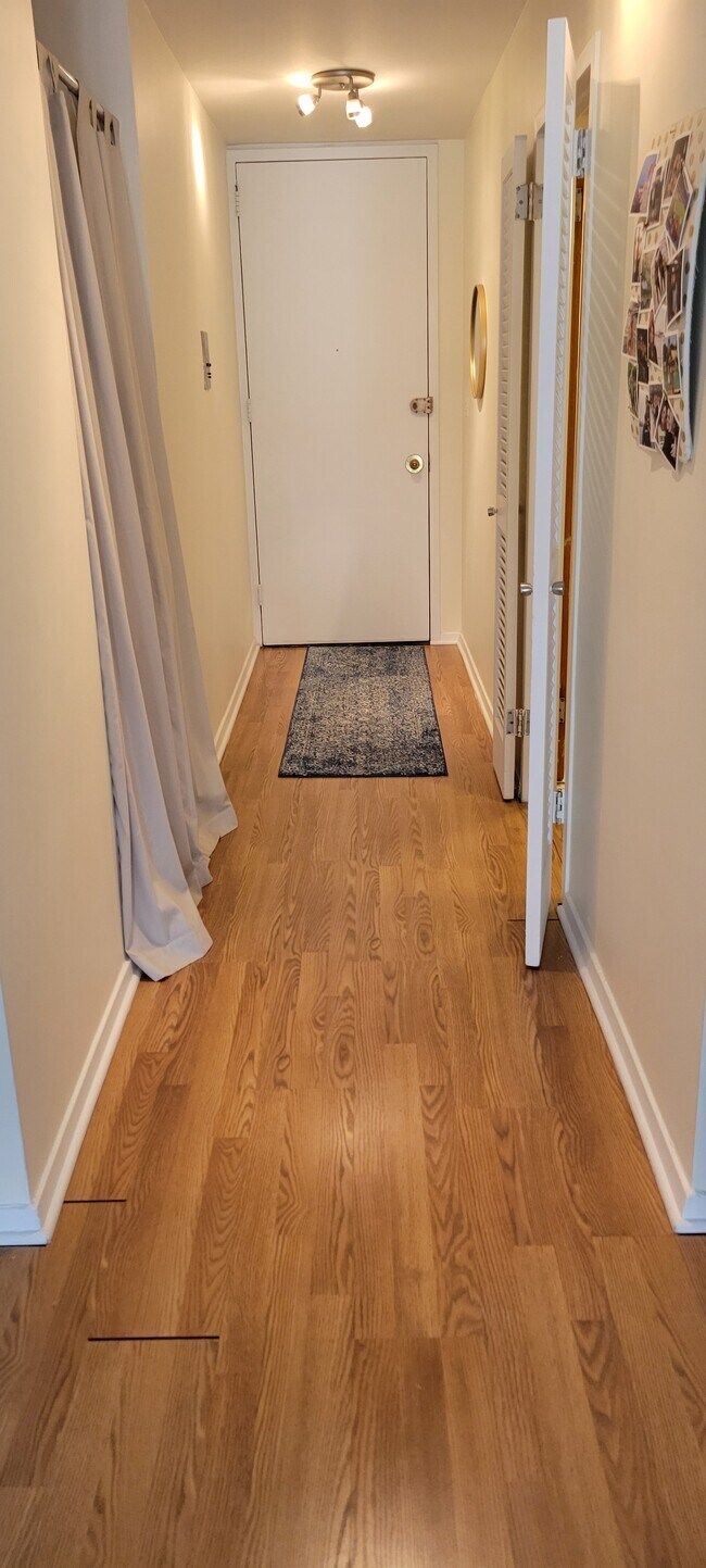 Building Photo - 21 W Goethe St