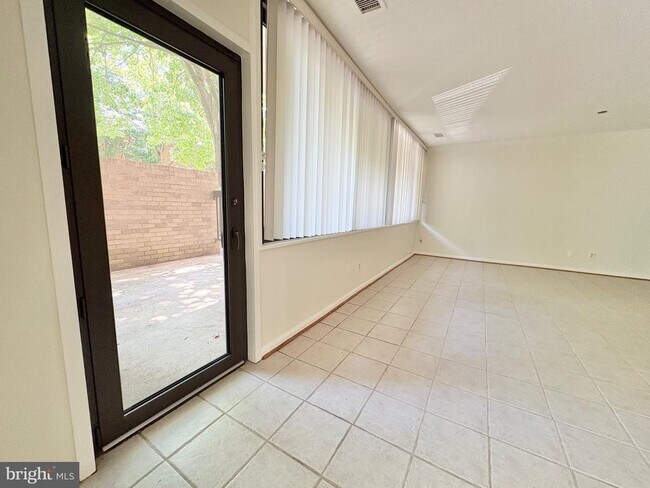 Building Photo - 3713 S George Mason Dr