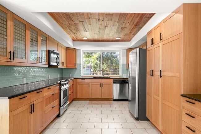 Building Photo - 2401 Stone River Dr