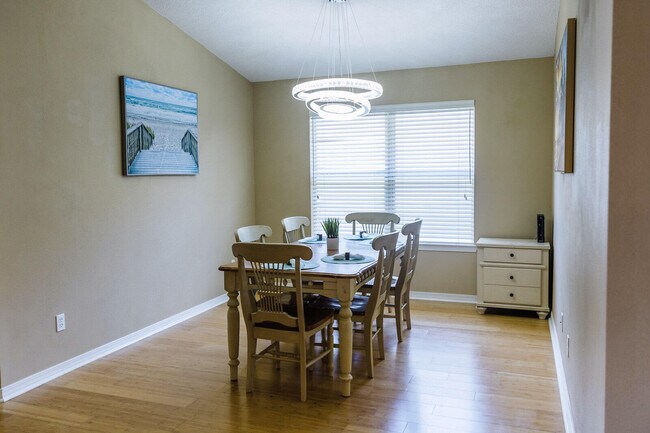Building Photo - 2026 Catline Cir