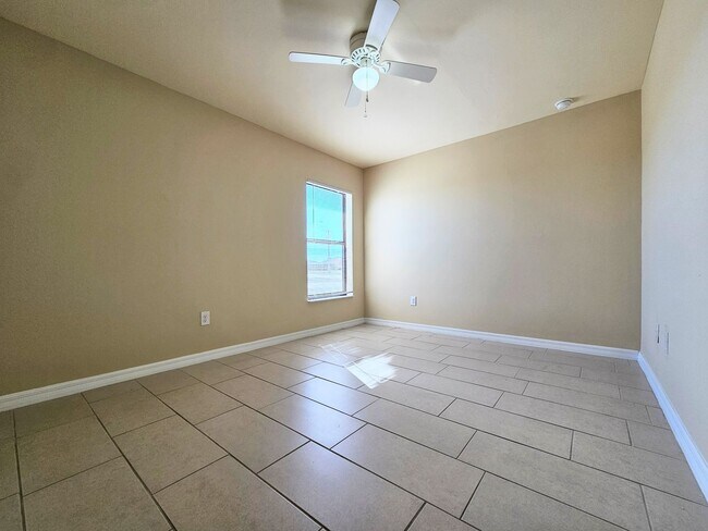 Building Photo - Charming 3BR/2BA