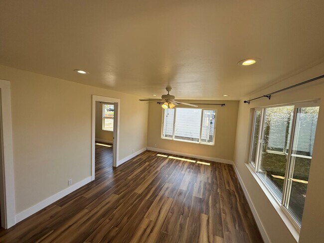 Building Photo - Charming 1 Bed, 1 Bath Cottage – Detached ...