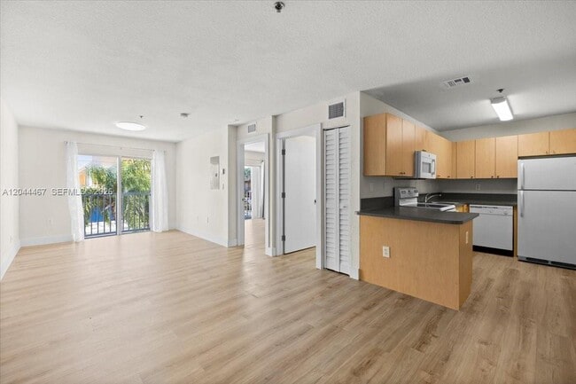 Building Photo - 437 SW 7th St