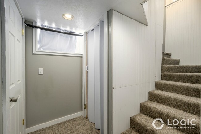 Building Photo - Incredible Basement Unit in Harrison UT