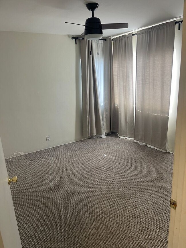 Building Photo - Spacious 2/2 Home for rent in Long Beach!