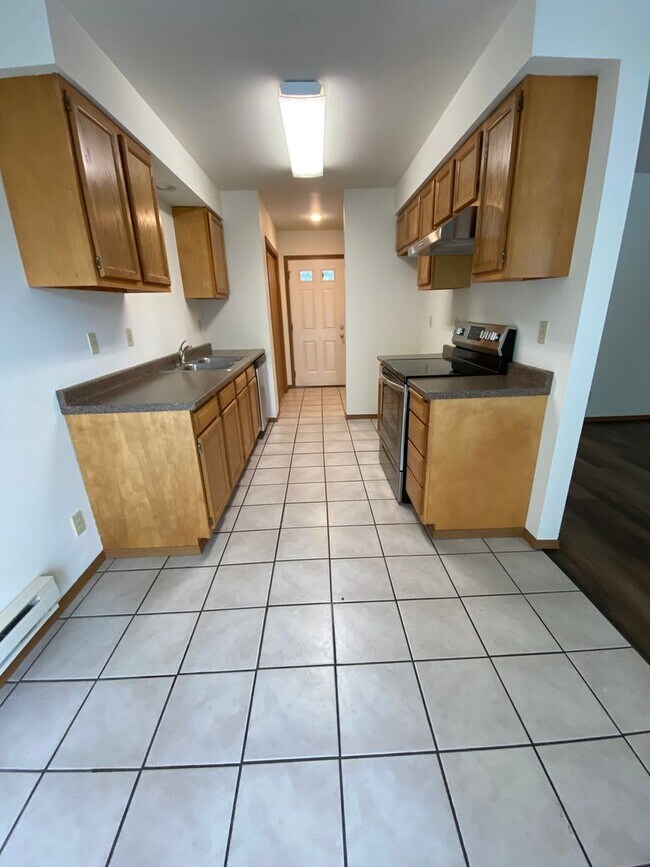 Building Photo - Canfield Court Condo (APP#170)