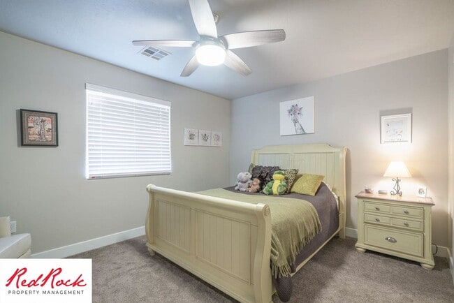 Building Photo - Beautiful townhome in desirable neighborho...