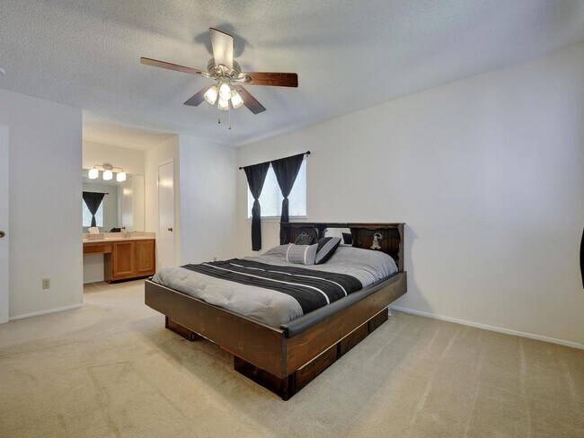 Building Photo - 8421 Spring Valley Dr