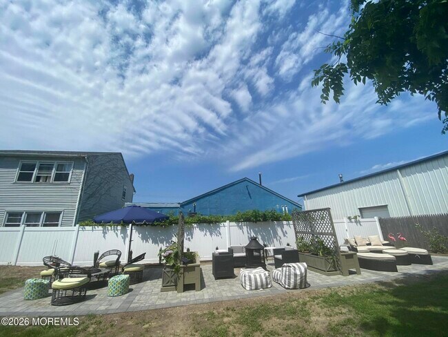 Building Photo - 95 Cooper Ave