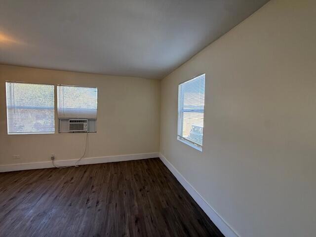 Building Photo - 904 4th St