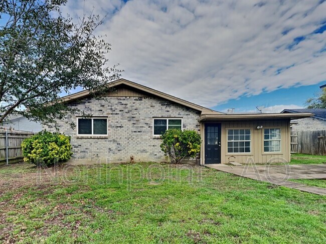 Building Photo - 3207 Daniel Dr