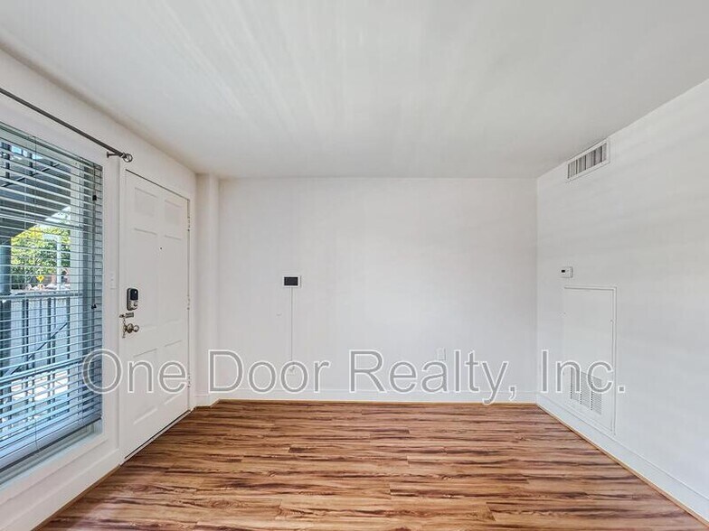 Building Photo - 732 Scotland St