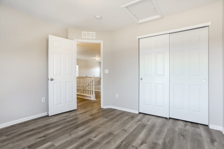 Building Photo - 2235 Coach House Loop