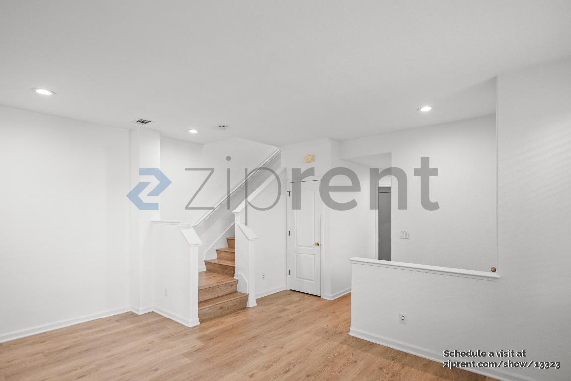 Building Photo - 343 Oleander Dr