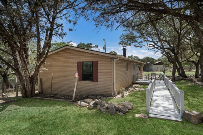 Building Photo - 1255 Songbird Dr