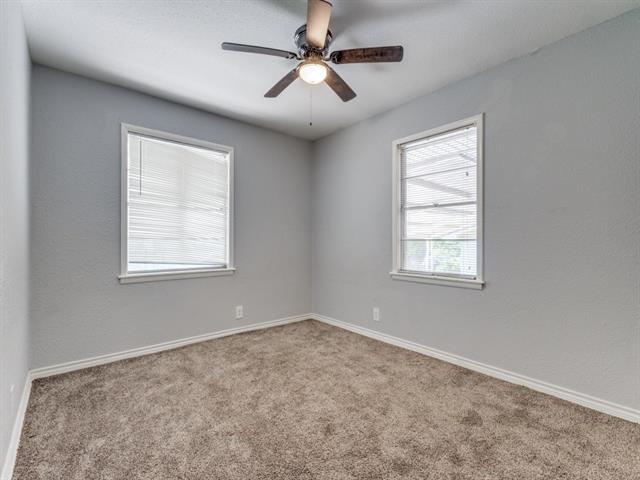 Building Photo - 12 Geraldine Ln