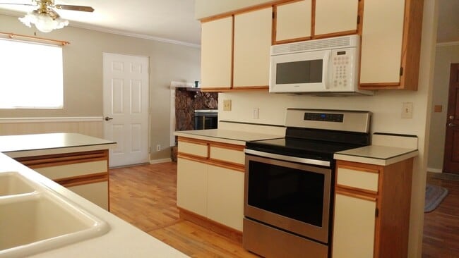 Building Photo - Large Four Bedroom Home with Finished Basement