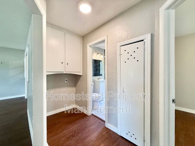 Building Photo - 4200 Altadena Ave