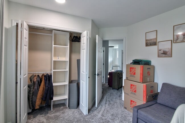 Building Photo - 940 223rd Pl NE