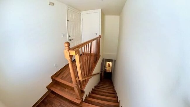 Building Photo - Beautiful 3 Story Townhouse with Roof Deck and Parking in Culver City!