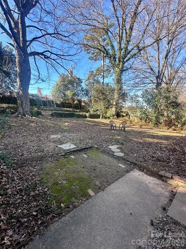 Building Photo - 4520 Holbrook Dr