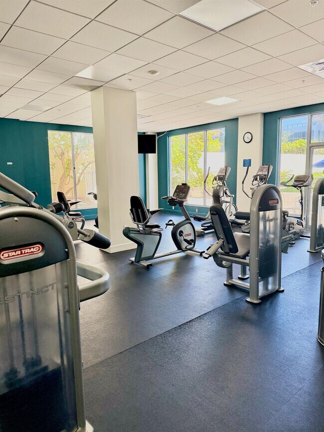 Building Photo - 4001 S Ocean Dr