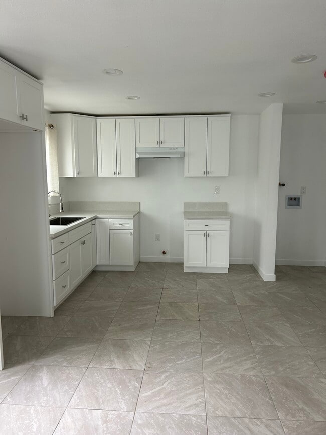 Building Photo - 25888 Juniper St