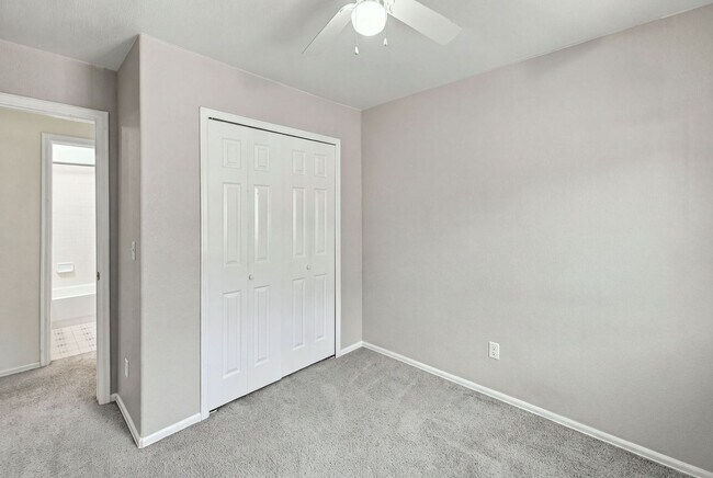 Building Photo - 546 S Race St