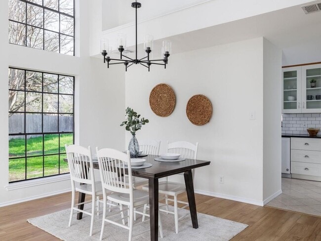 Building Photo - 1805 White Oak Cove
