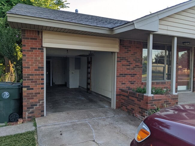 Building Photo - 113 W Pratt Dr