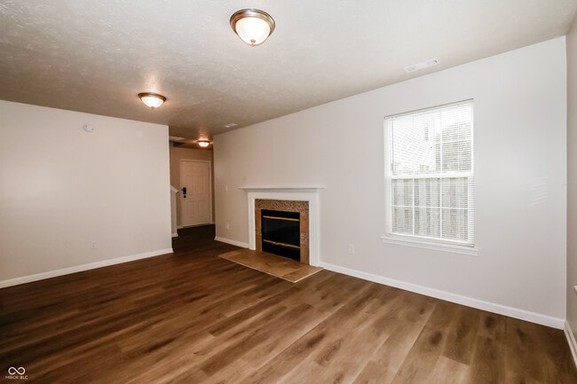 Building Photo - 6368 Titania Dr