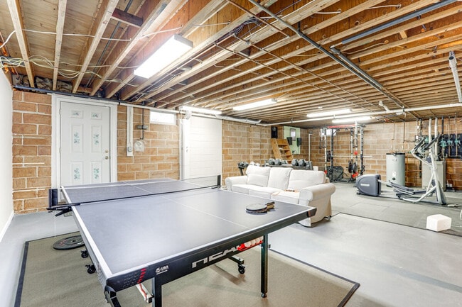 Building Photo - 31 Diane Dr