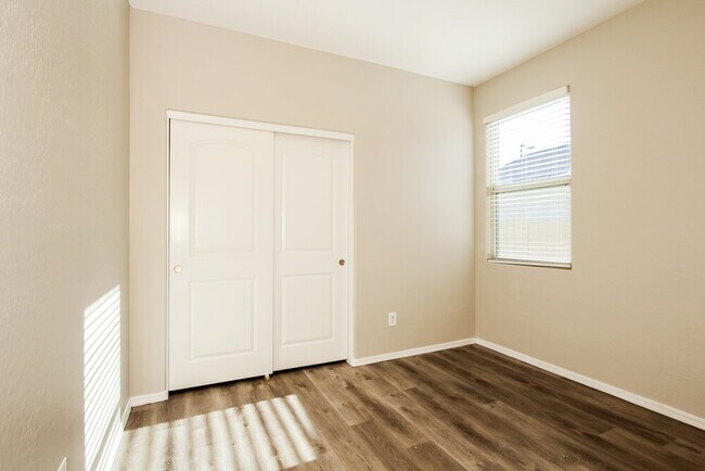 Building Photo - 6873 S Blue Hills Dr