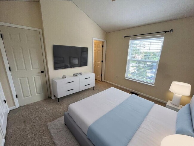 Building Photo - 39 Grandview Dr