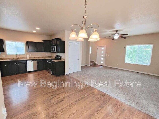 Building Photo - 2562 Ellingwood Dr
