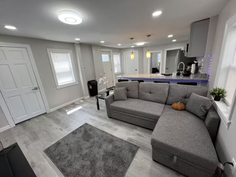 Building Photo - 14 Lathrop St