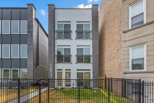 Primary Photo - 5833 S Calumet Ave