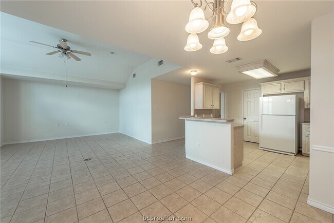 Building Photo - 1004 Crepe Myrtle Ct
